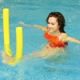 Ferme et musclée avant l’été ? Vite, des cours d’aquagym !