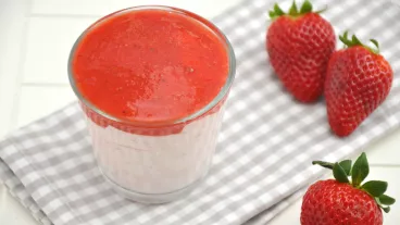 Verrines de crème vanillée alsa® aux groseilles et coulis de fraises