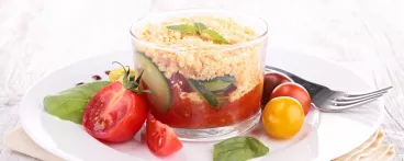 Verrine tomate-courgette et son crumble de Belin® Monaco Emmental