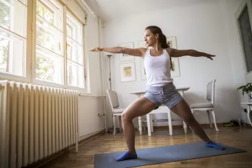 Femme qui fait de l'exercice