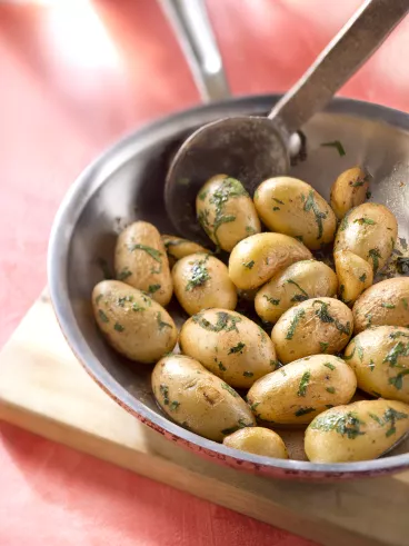 Poêlée de pommes de terre à l’ail et au persil avec Planta Fin® Doux