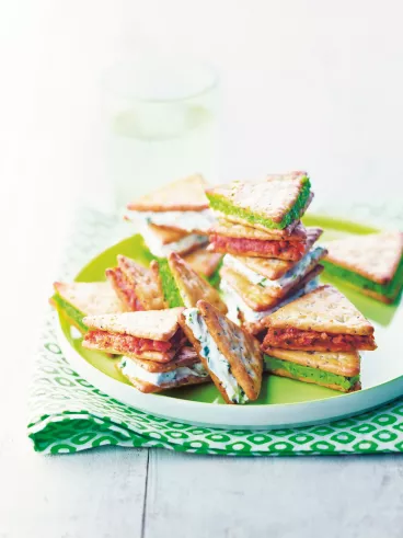 Petites pyramides chèvre, tomates et petits pois avec Belin®