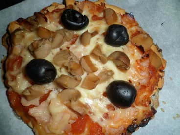 Petite pizza mozza-champignons-olives