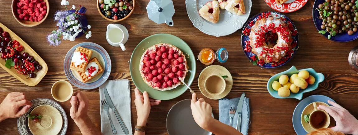 Et si on s’accordait un goûter gourmand ? Une famille partage un goûter gourmand.