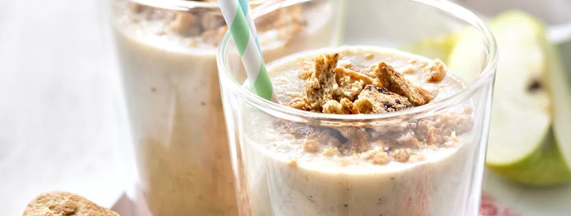 Délicieux smoothie pomme-banane et son crookie belVita ® SMOOTHIE BANANE ET POMME AVEC BELVITA ®