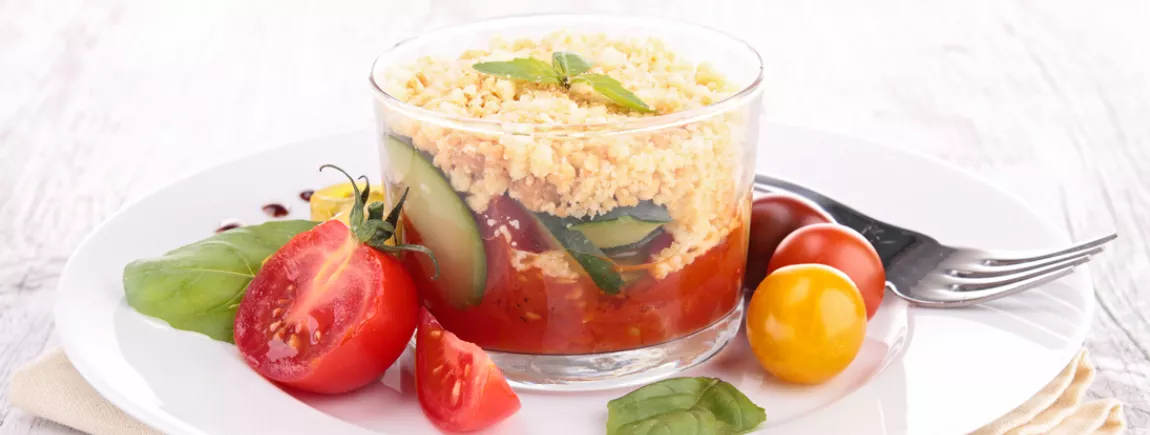 Verrines tomate-courgette et son crumble de Belin® Monaco Emmental Verrine tomate-courgette et son crumble de Belin® Monaco Emmental