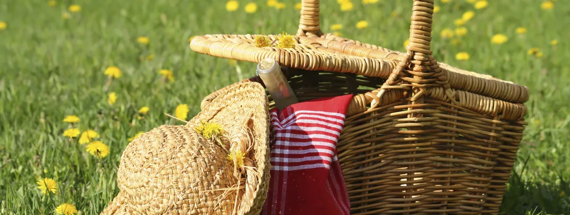 Un panier pique-nique fait maison Un panier pique-nique fait maison