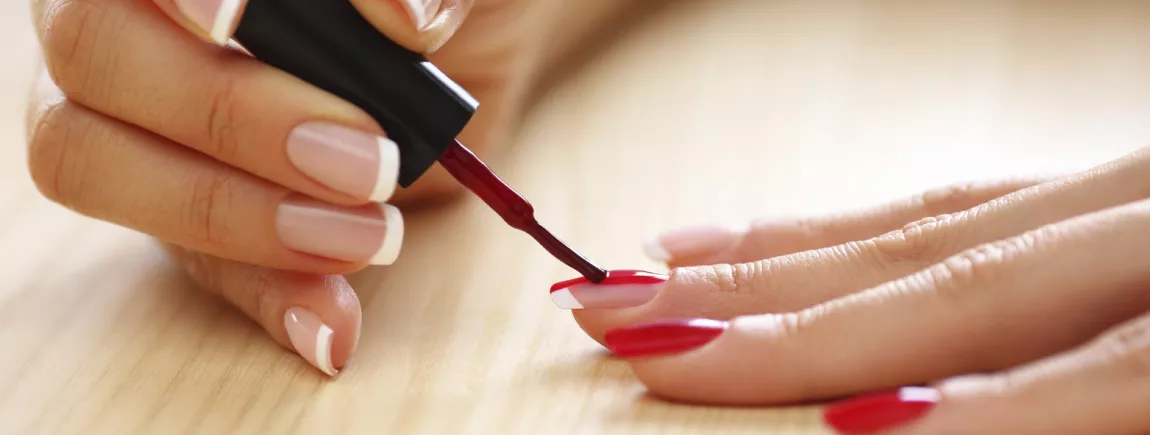 Une manucure de pro en 6 étapes ! Conseils et astuces beauté pour une manucure maison