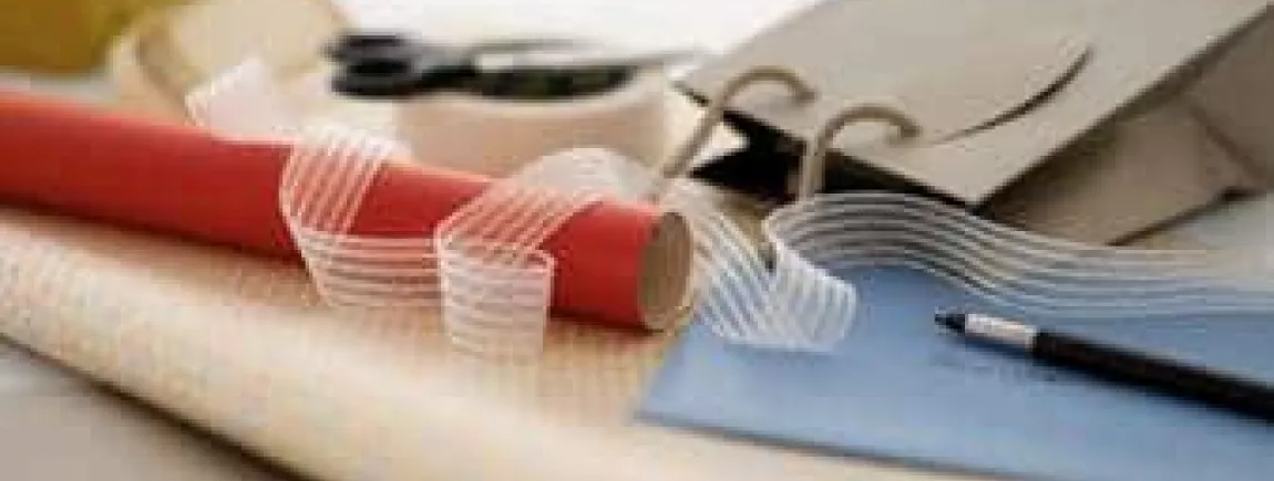 Papier cadeau à faire soi-même, simple, joli et facile ! Papier cadeau à faire soi-même, simple, joli et facile !