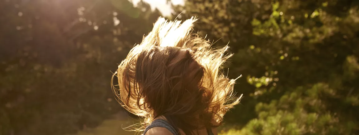 Cheveux au top : l’essentiel est dans le naturel ! Comment prendre soin de ses cheveux naturellement