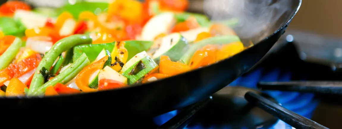 Embaumez vos recettes avec la parfumerie culinaire ! Recettes sur le feu à base de légumes dégageant un délicieux fumé