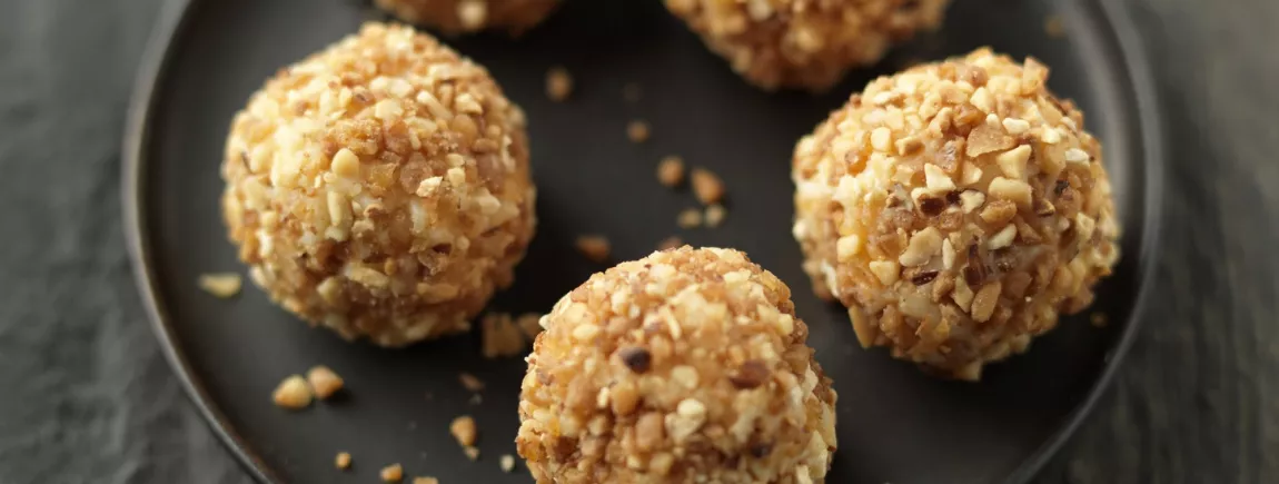 Truffes au chocolat blanc enrobées d’éclats de Grany ® Noisettes Truffes au chocolat blanc enrobées d’éclats de Grany® Noisettes