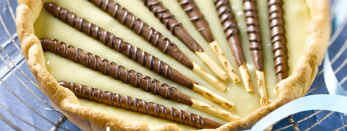 Tarte au chocolat blanc et aux Mikado ® King Choco Tarte au chocolat blanc et aux Mikado® King Choco