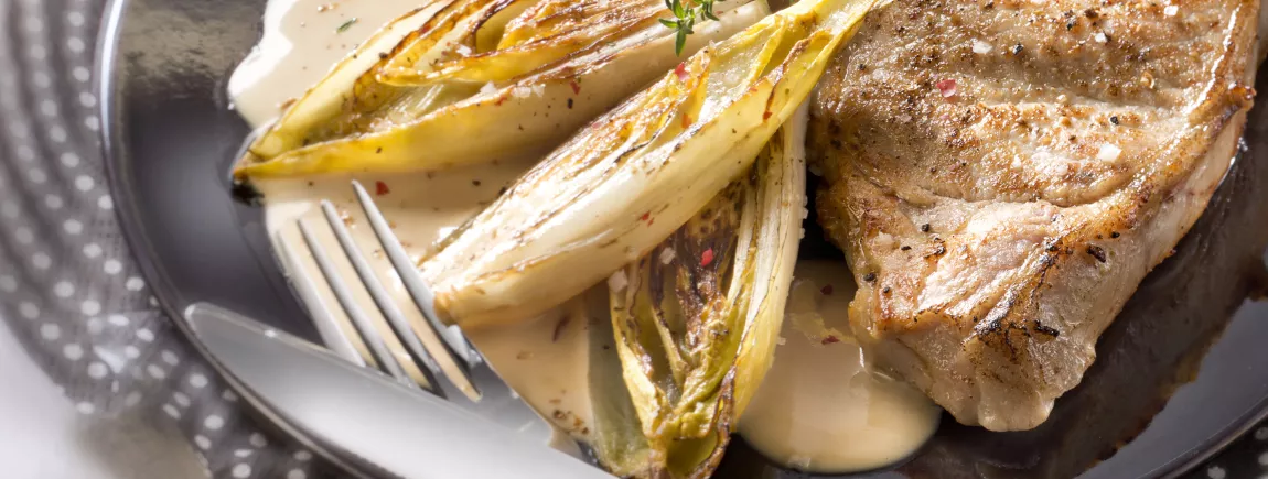Côte de veau rôtie, endives braisées au cidre avec FRUIT D’OR ® Demi-sel Côte de veau rôtie, endives braisées au cidre avec FRUIT D’OR® Demi-sel