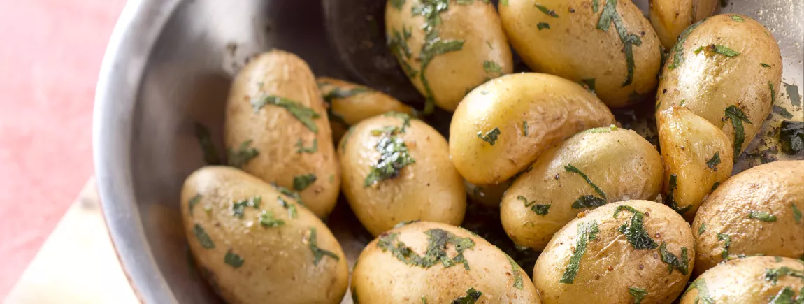 Poêlée de pommes de terre à l’ail et au persil avec Planta Fin® Doux Poêlée de pommes de terre à l’ail et au persil avec Planta Fin® Doux