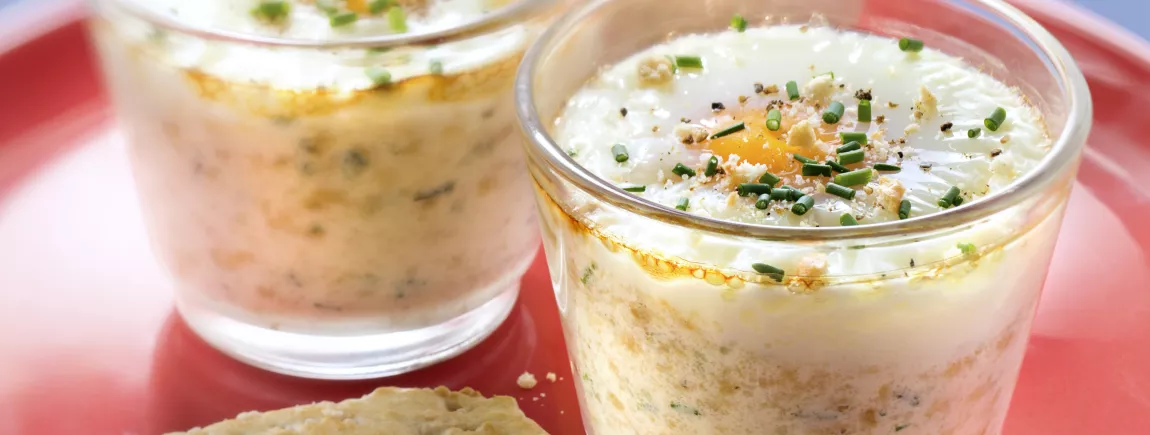 Œufs cocotte à la crème de ciboulette et TUC® Crispy Œufs cocotte à la crème de ciboulette et TUC® Crispy