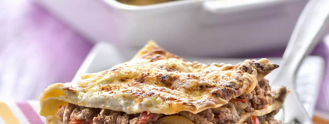 Lasagnes de bœuf épicé, poivrons et oignons rouges avec Planta Fin® Lasagnes de bœuf épicé, poivrons et oignons rouges avec Planta Fin®