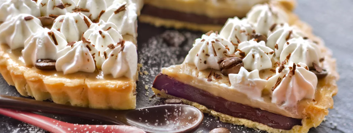 Tarte sablée au café Grand’Mère®, chocolat et chantilly Tarte sablée au café, croquant chocolat et chantilly avec Grand’Mère®