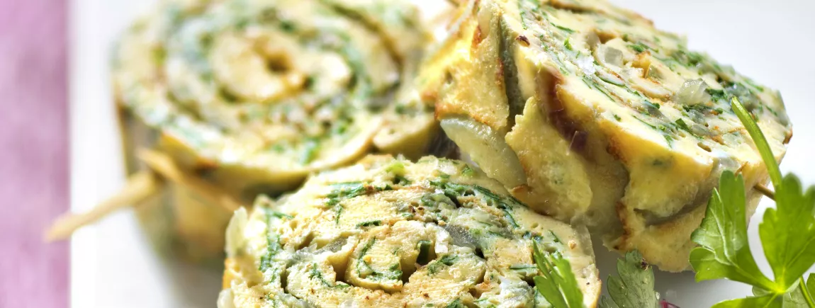 Roulade d’omelette au persil et oignon rouge avec Planta Fin® Roulade d’omelette au persil et oignon rouge avec Planta Fin®