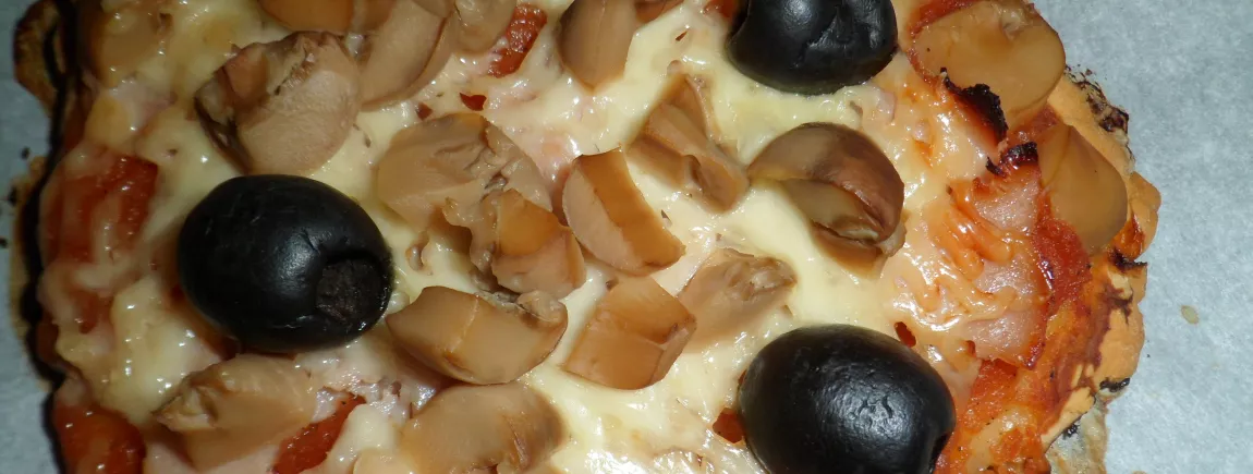 Petite pizza mozza-champignons-olives Petite pizza mozza-champignons-olives